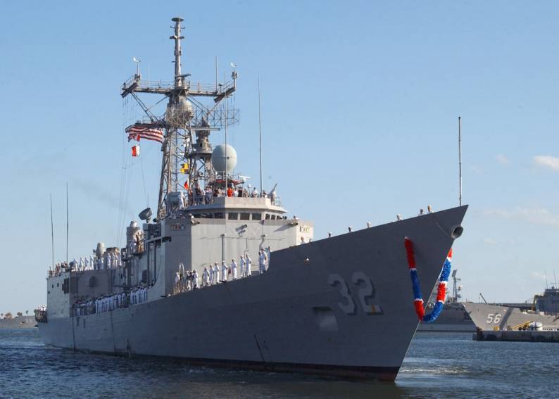 FFG-32 USS John L. Hall