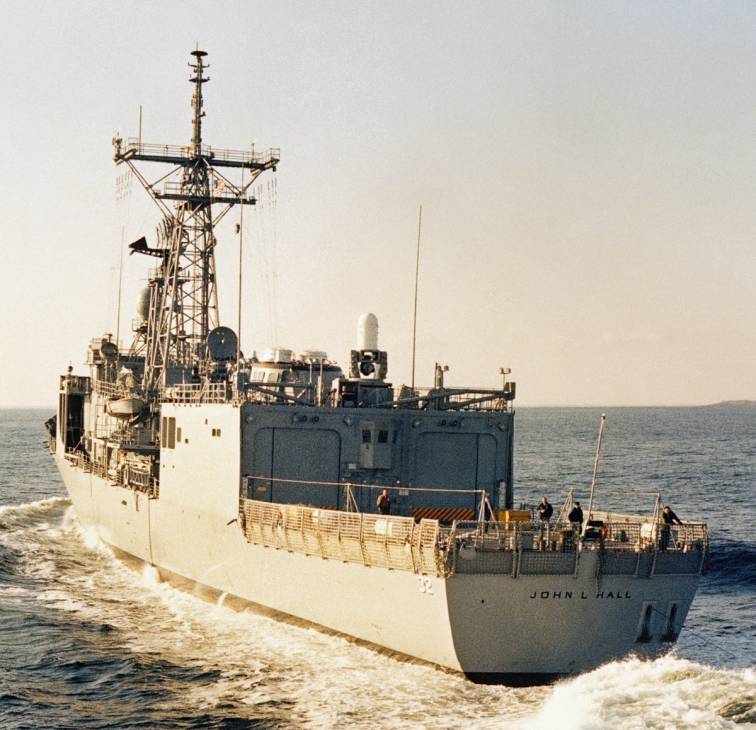 FFG-32 USS John L. Hall