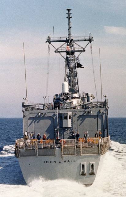 FFG-32 USS John L. Hall