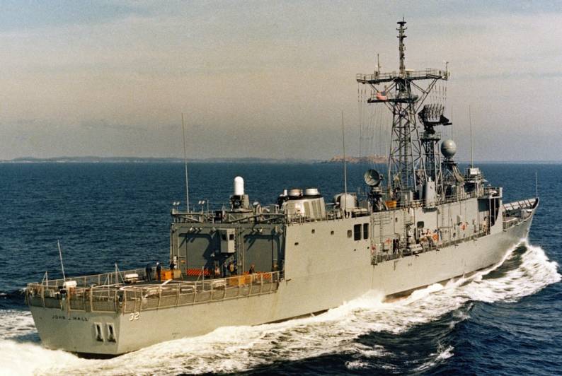 FFG-32 USS John L. Hall