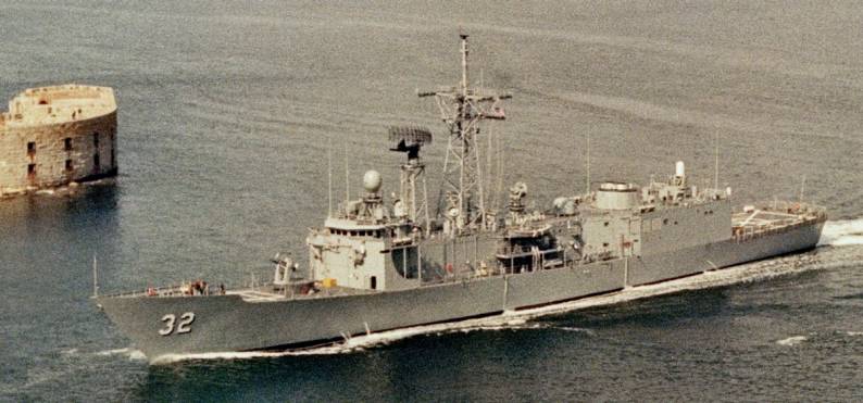 FFG-32 USS John L. Hall