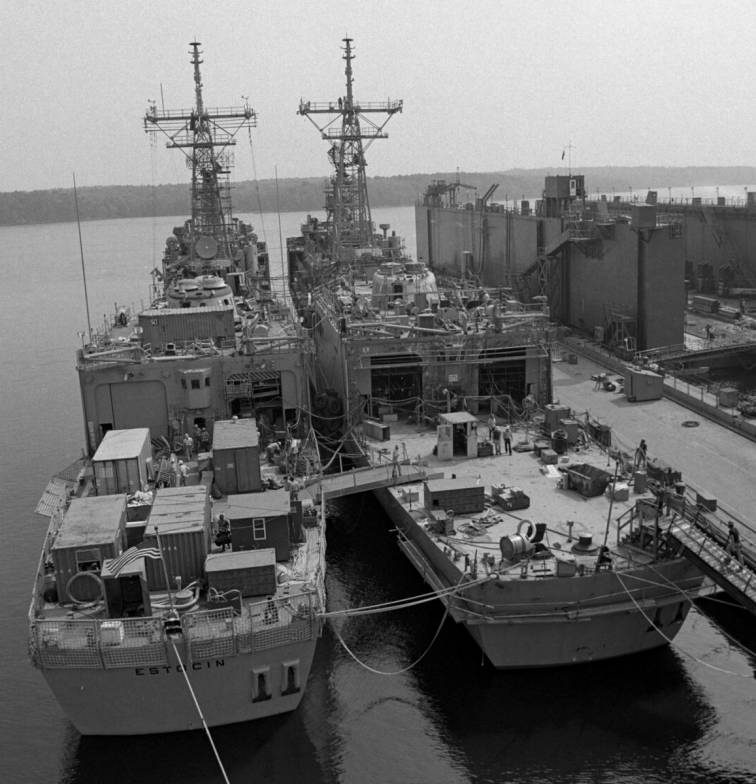 FFG-32 USS John L. Hall