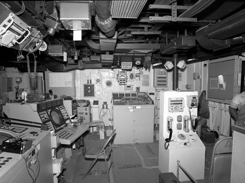 FFG-32 USS John L. Hall combat information center CIC