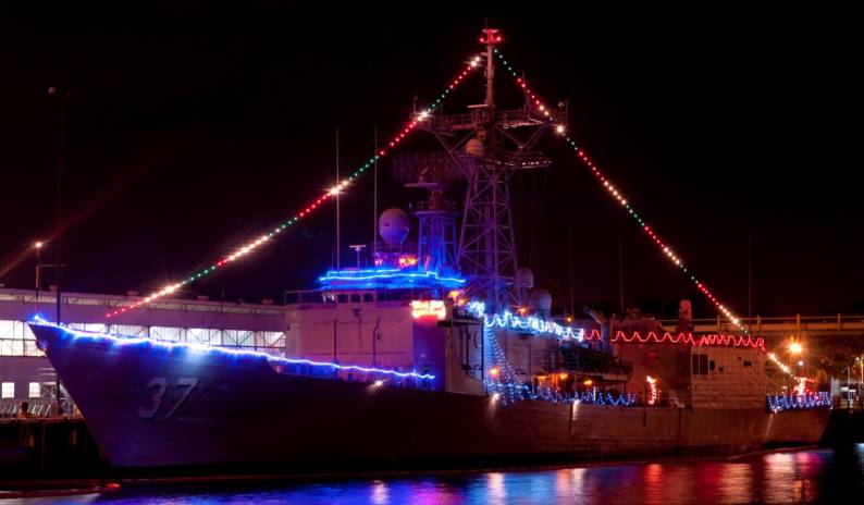 uss crommelin ffg 37 christmas lights pearl harbor hawaii december 2011