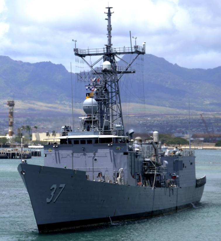 FFG-37 USS CrommelinOliver Hazard Perry class guided missile frigate