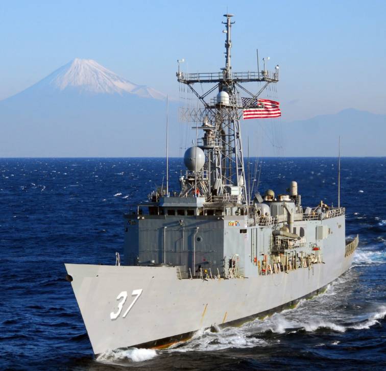 FFG-37 USS Crommelin pacific ocean mount fuji 2009