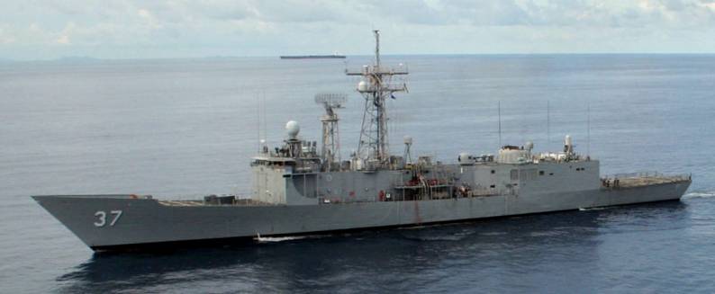 FFG-37 USS Crommelin south china sea 2006
