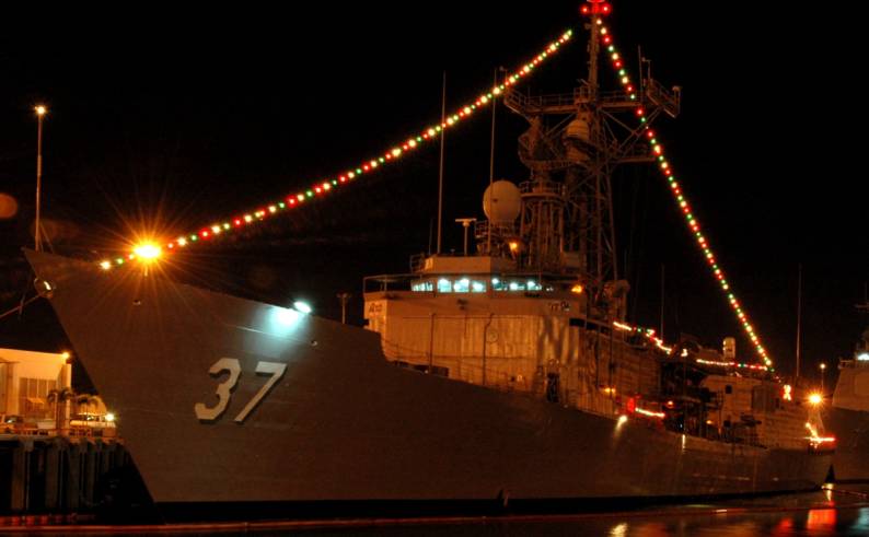 FFG-37 USS Crommelin pearl harbor christmas 2005