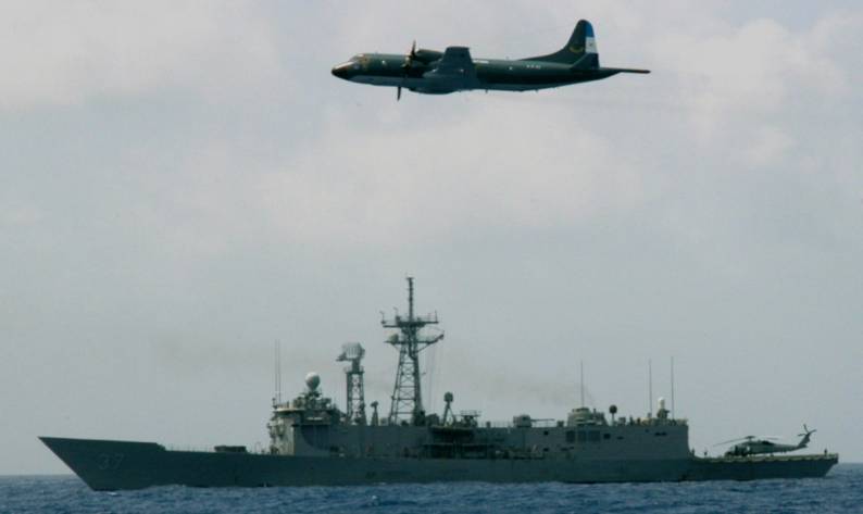 FFG-37 USS Crommelin gulf of panama 2004