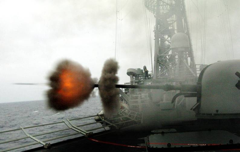 FFG-37 USS Crommelin mk-75 gun fire