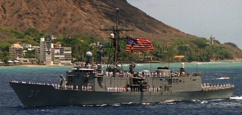 FFG-37 USS Crommelin off Hawaii