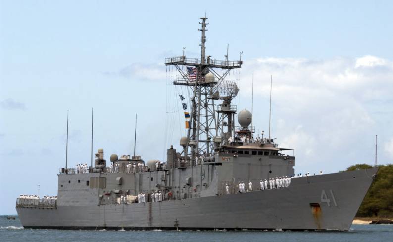 USS McClusky FFG-41 - Perry class frigate