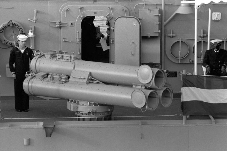 FFG-56 USS Simpson - Mk-32 torpedo tubes SVTT