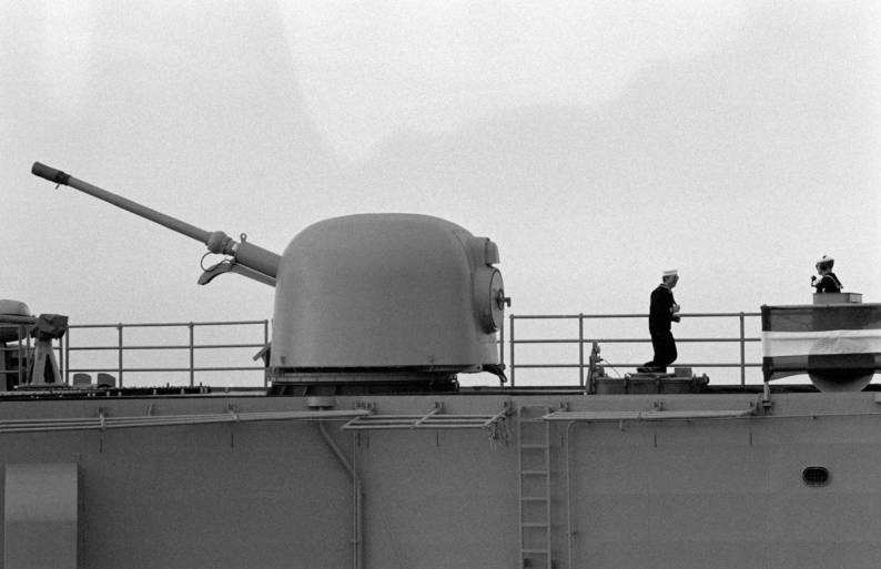 FFG-56 USS Simpson - Mk-76 gun