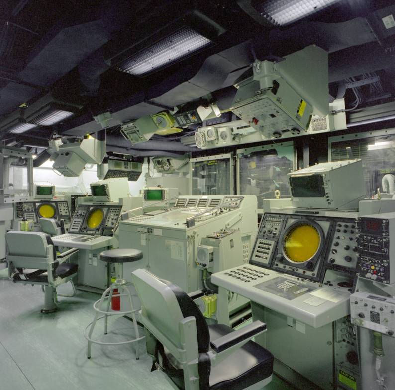 FFG-57 USS Reuben James combat information center CIC