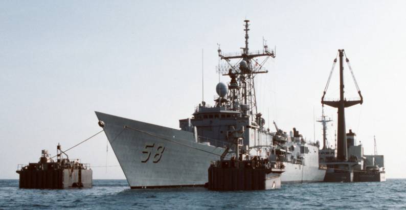 FFG-58 USS Samuel B. Roberts and MV Mighty Servant 2