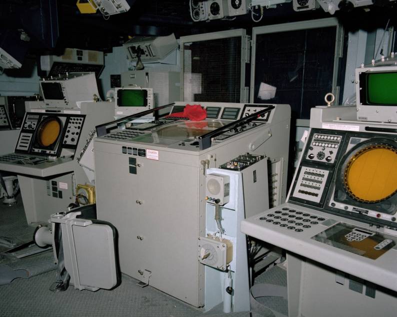 FFG-59 USS Kauffman combat information center CIC