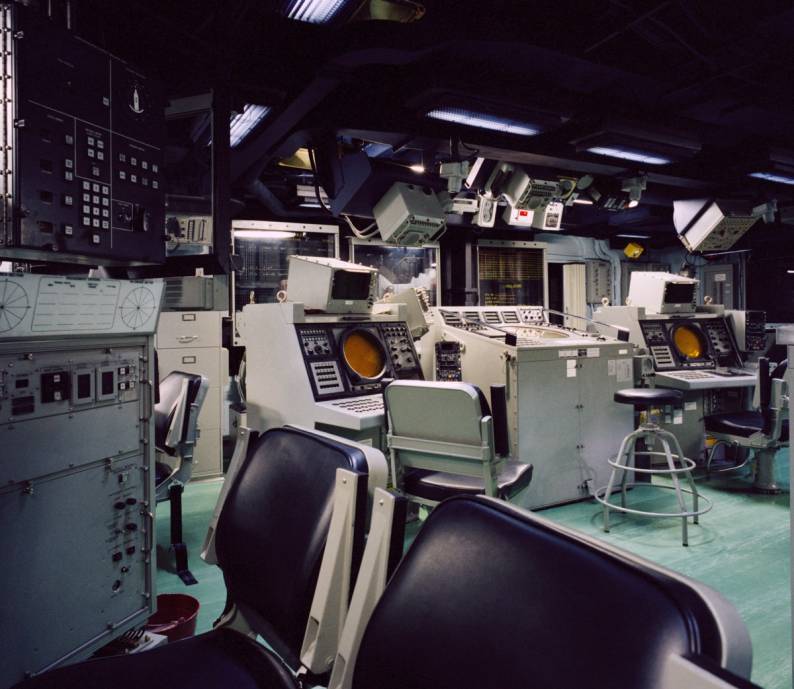 FFG-60 USS Rodney M. Davis combat information center CIC