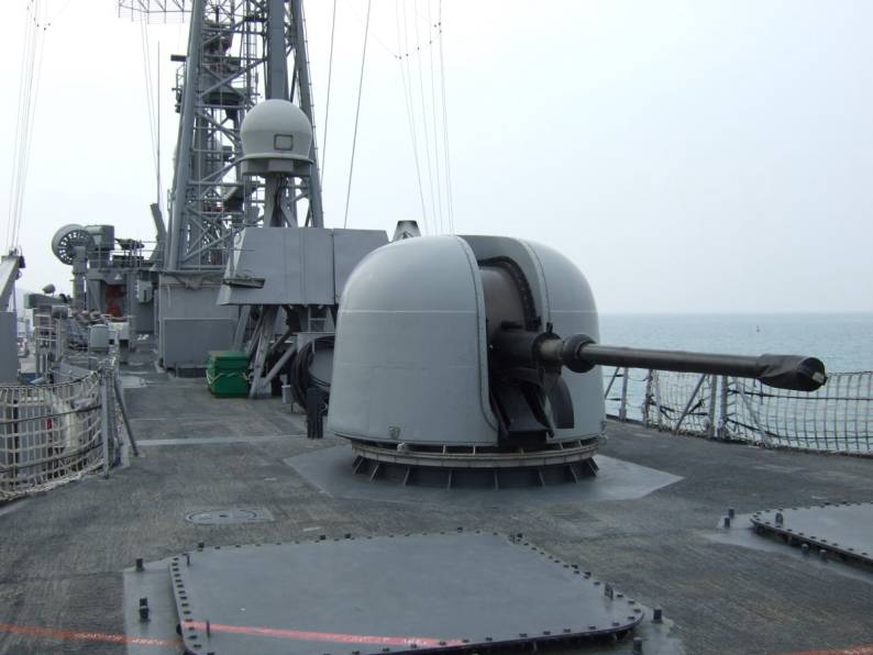 Mk.75 76mm/62 caliber gun aboard USS John L. Hall FFG-32
