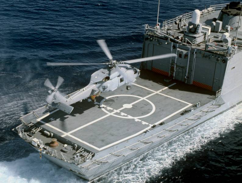 Sikorsky SH-60B Seahawk LAMPS III lands on the flight deck of USS Crommelin FFG-37