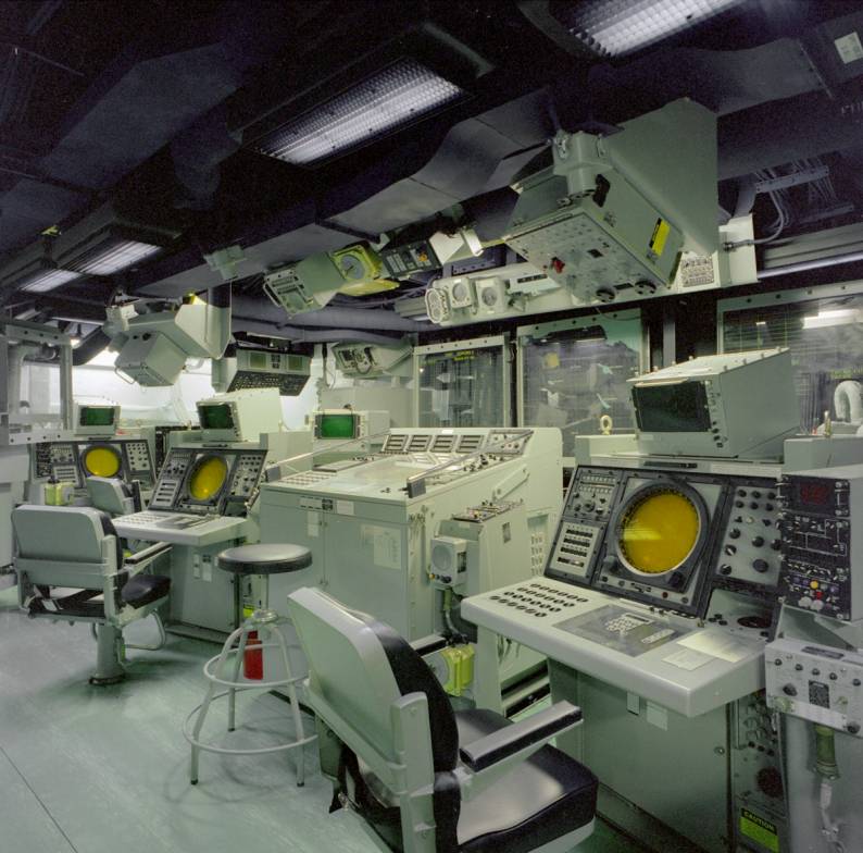 combat information center CIC aboard USS Reuben James FFG-57