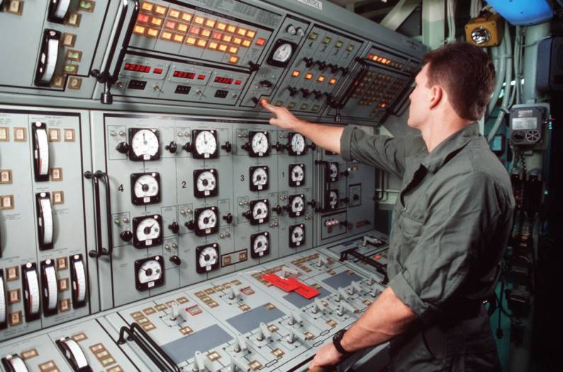 central control station auxilary power aboard USS Ford FFG-54