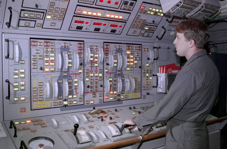 central control station propulsion aboard USS Halyburton FFG-40