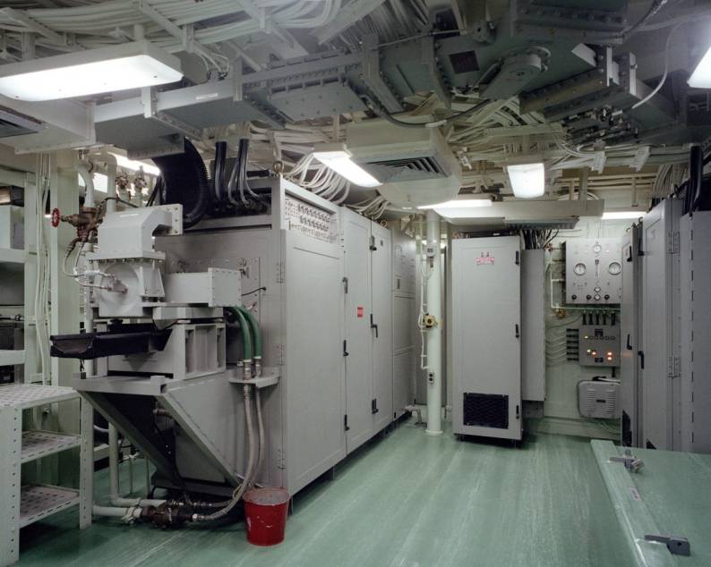 combat information center, identification friend or foe (IFF) and radar equipment room aboard USS Gary FFG-51