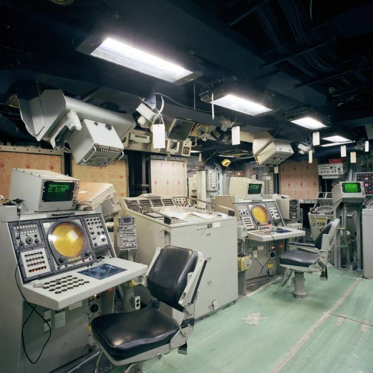 combat information center CIC aboard USS Reuben James FFG-57