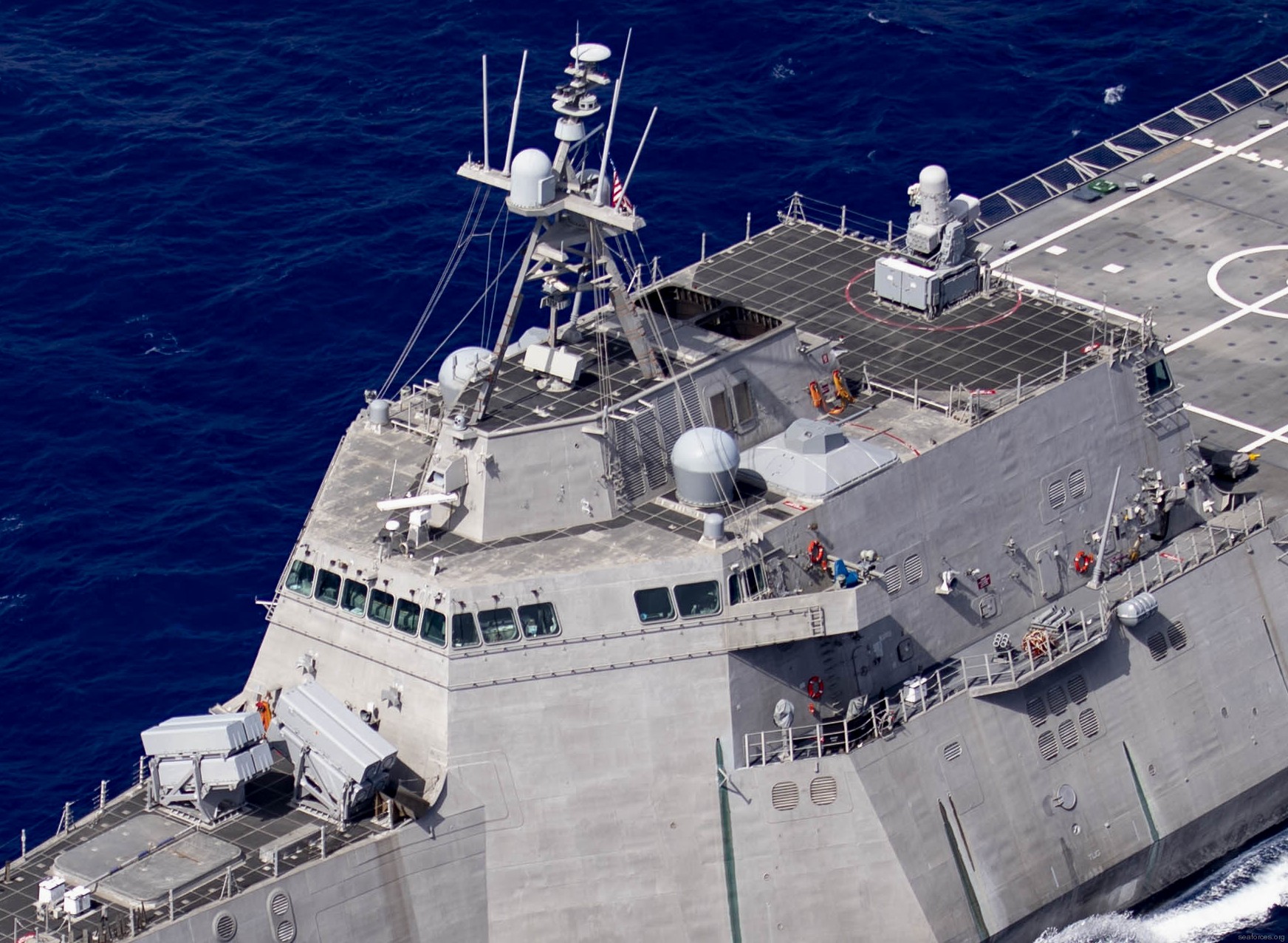 فئة الاستقلال السفينة القتالية الساحلية الأمريكية البحرية الأسترالية 14C التسلح