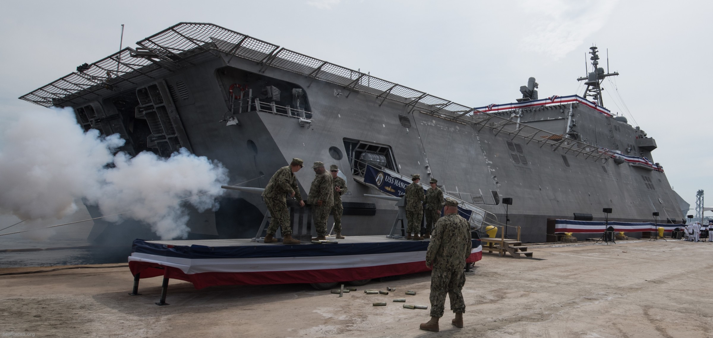 lcs-14 uss manchester littoral combat ship independence class us navy 04 commissioning ceremony