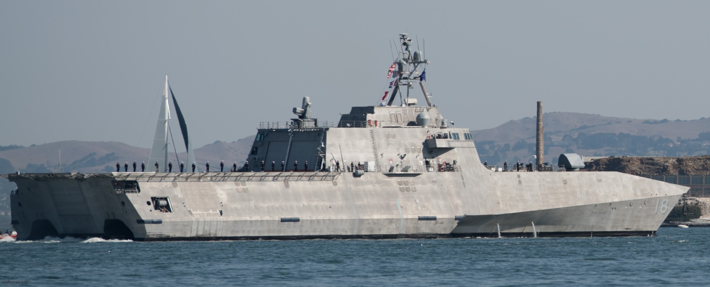 lcs-18 uss charleston littoral combat ship independence class us navy 05 san francisco fleet week