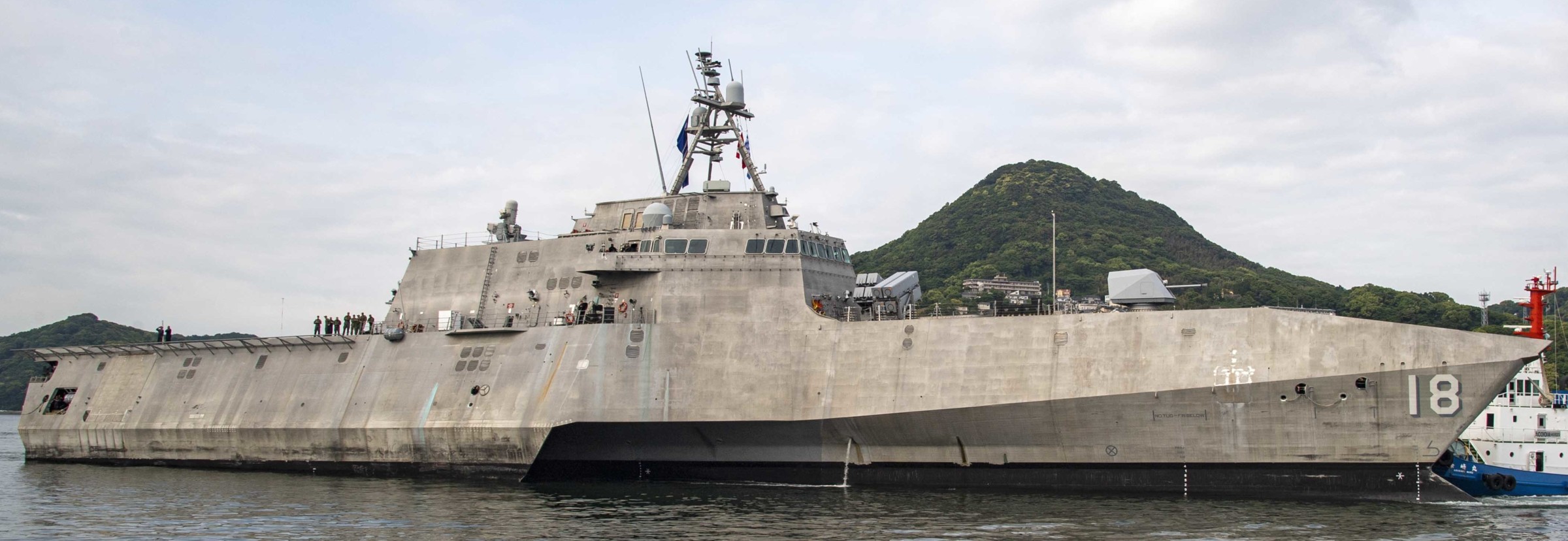 lcs-18 uss charleston independence class littoral combat ship us navy sasebo japan 73