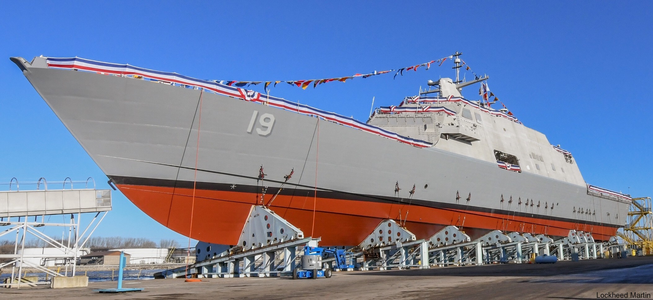 lcs-19 uss st. louis freedom class littoral combat ship us navy 24 launching slipway