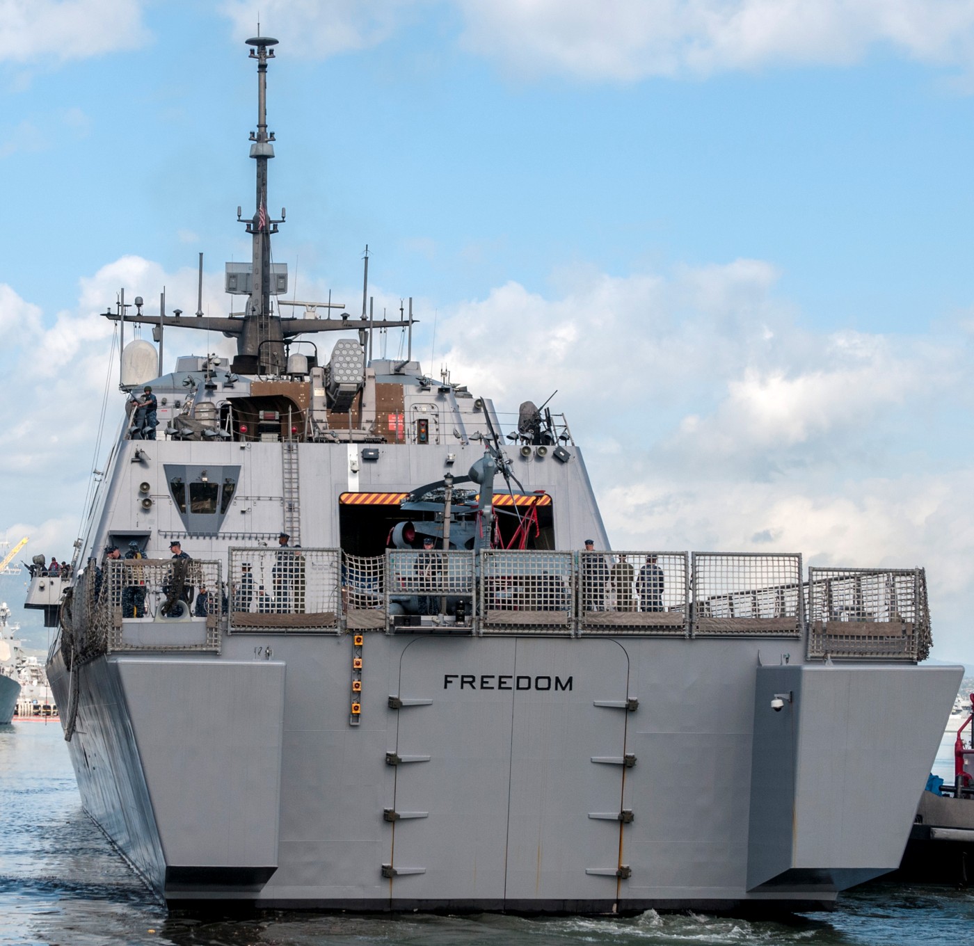 lcs-1 uss freedom class littoral combat ship us navy 37 pearl harbor hawaii
