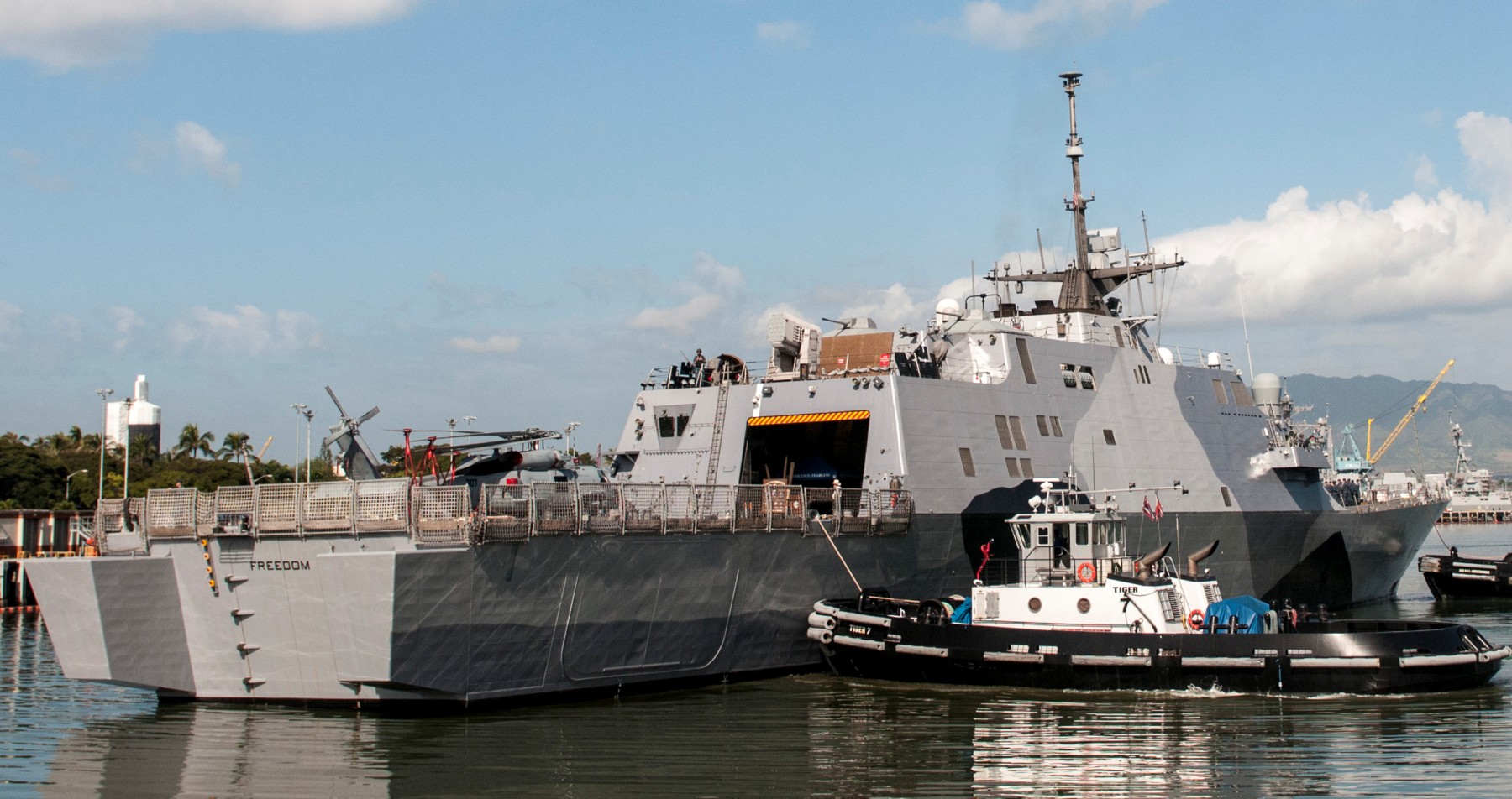 lcs-1 uss freedom class littoral combat ship us navy 41 joint base pearl harbor hickam