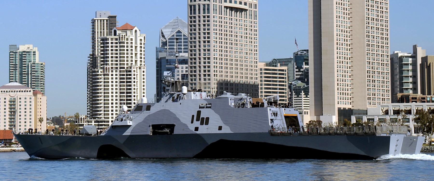 lcs-1 uss freedom class littoral combat ship us navy 44 san diego california
