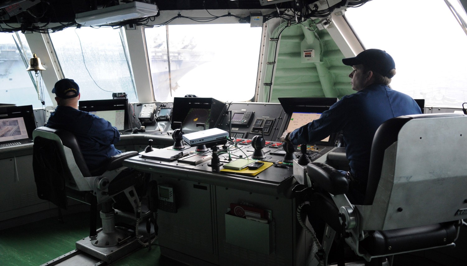 lcs-1 uss freedom class littoral combat ship us navy 69 bridge helm cockpit