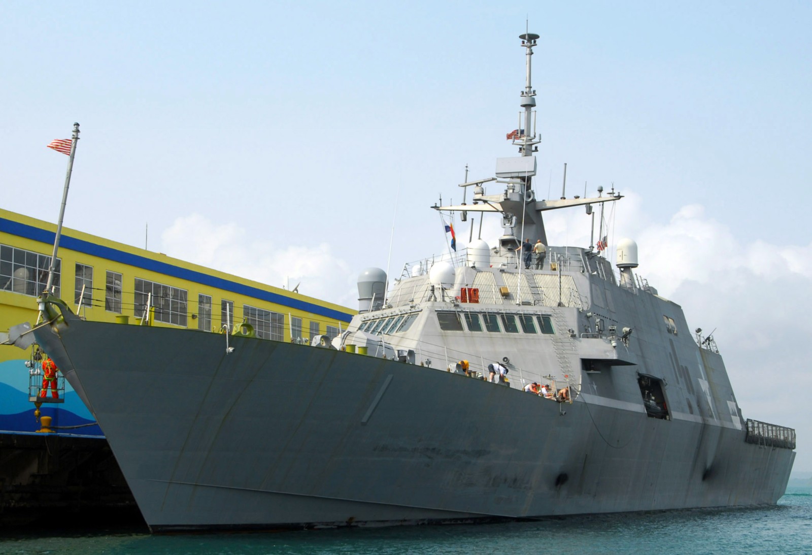 lcs-1 uss freedom class littoral combat ship us navy 92 colon panama