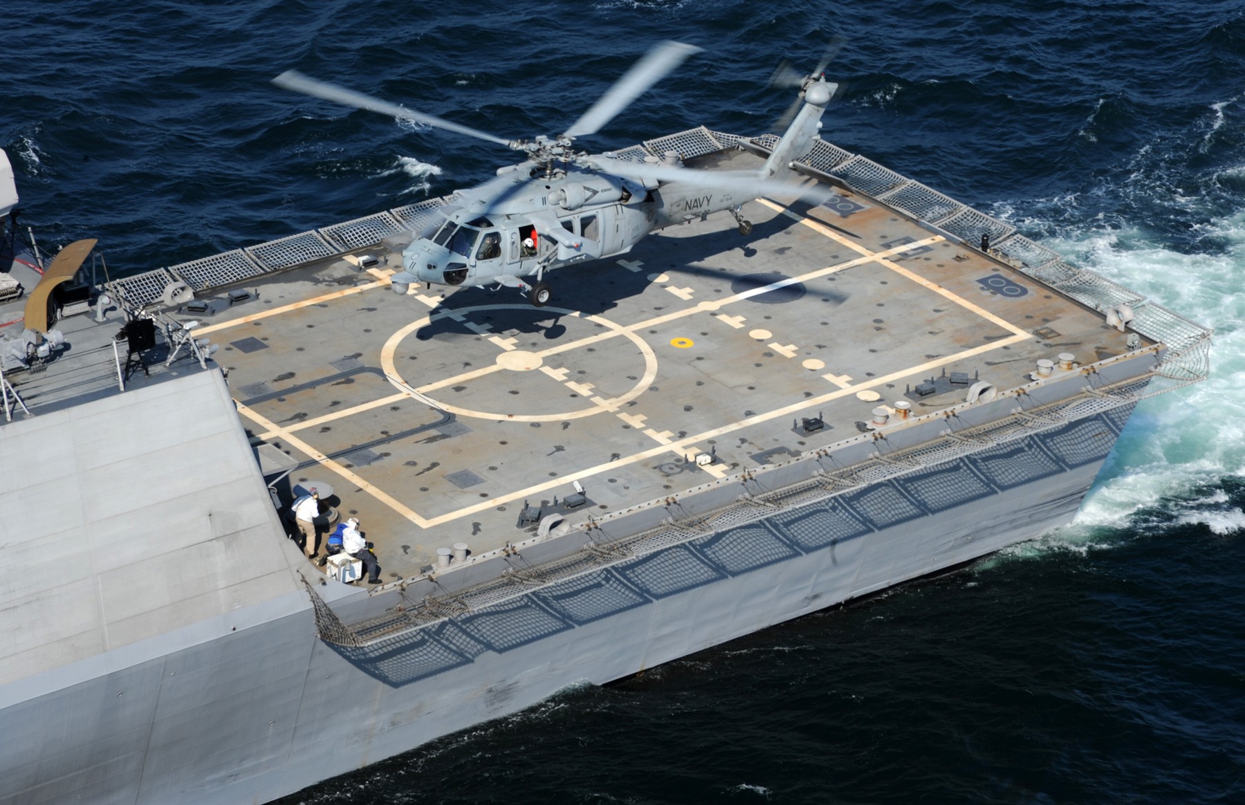 freedom class littoral combat ship lcs us navy 101 mh-60s seahawk flight deck