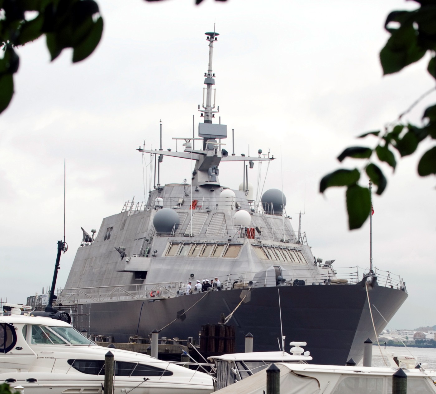 lcs-1 uss freedom class littoral combat ship us navy 107 alexandria virginia