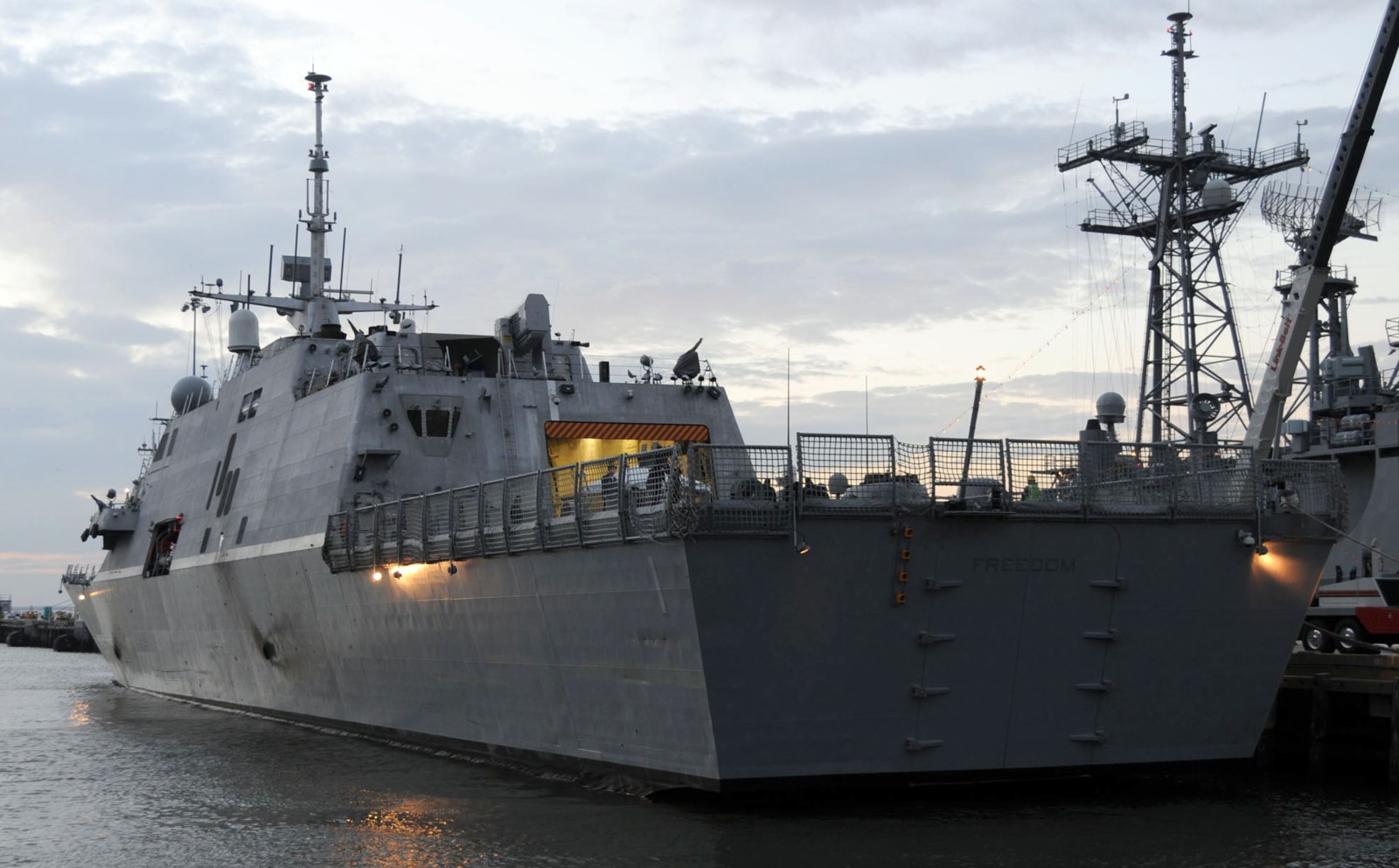 lcs-1 uss freedom class littoral combat ship us navy 110 norfolk virginia