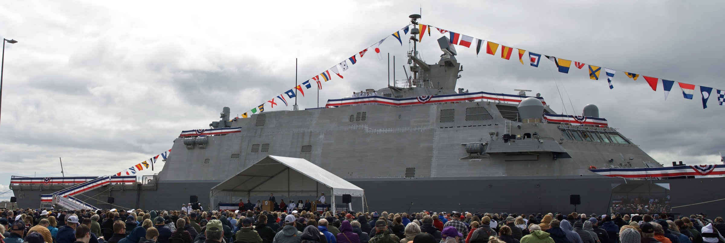 lcs-21 uss minneapolis saint paul freedom class littoral combat ship us navy 23 commissioning ceremony duluth minnesota