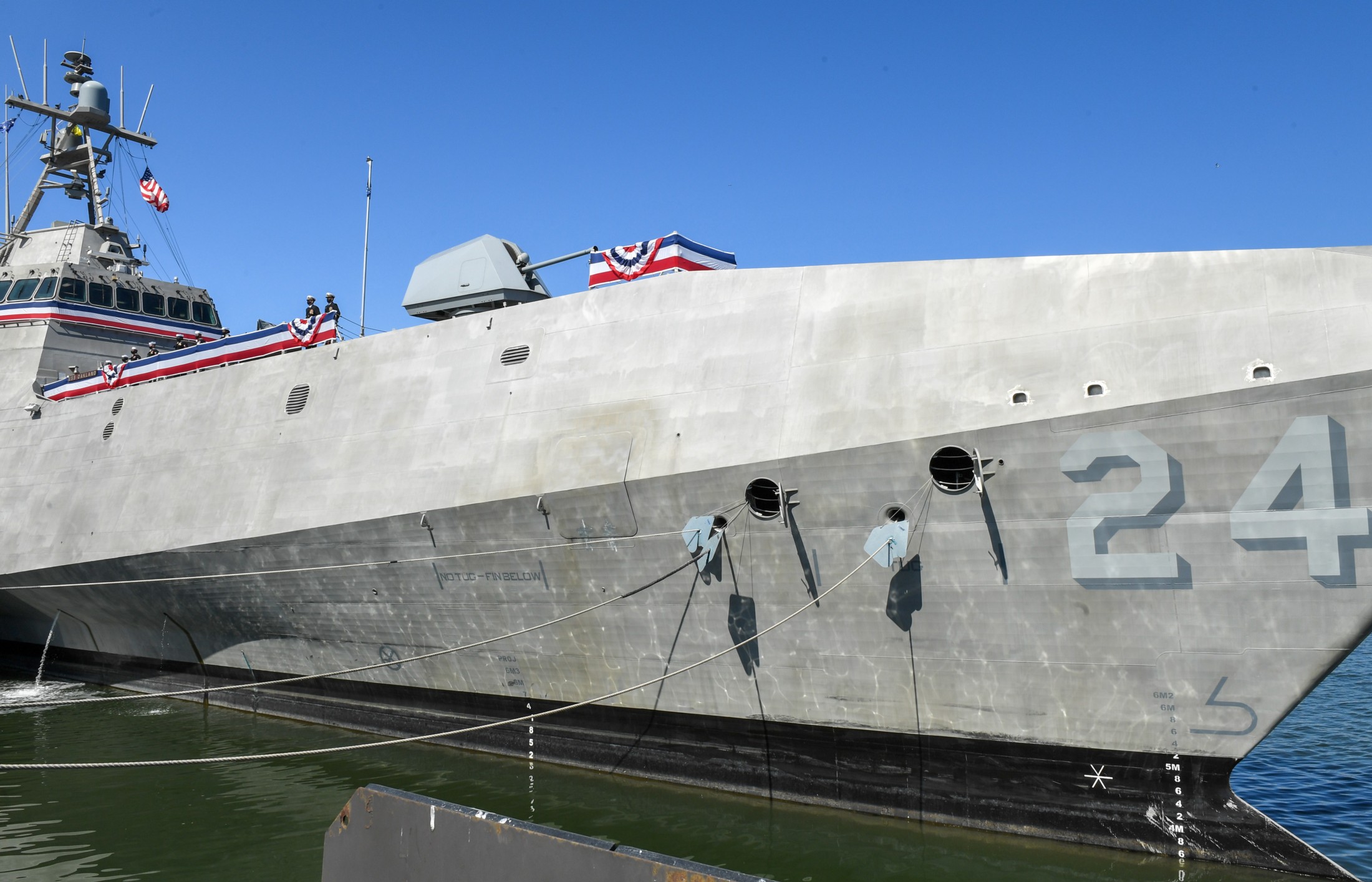 lcs-24 uss oakland independence class littoral combat ship us navy 09 commissioning