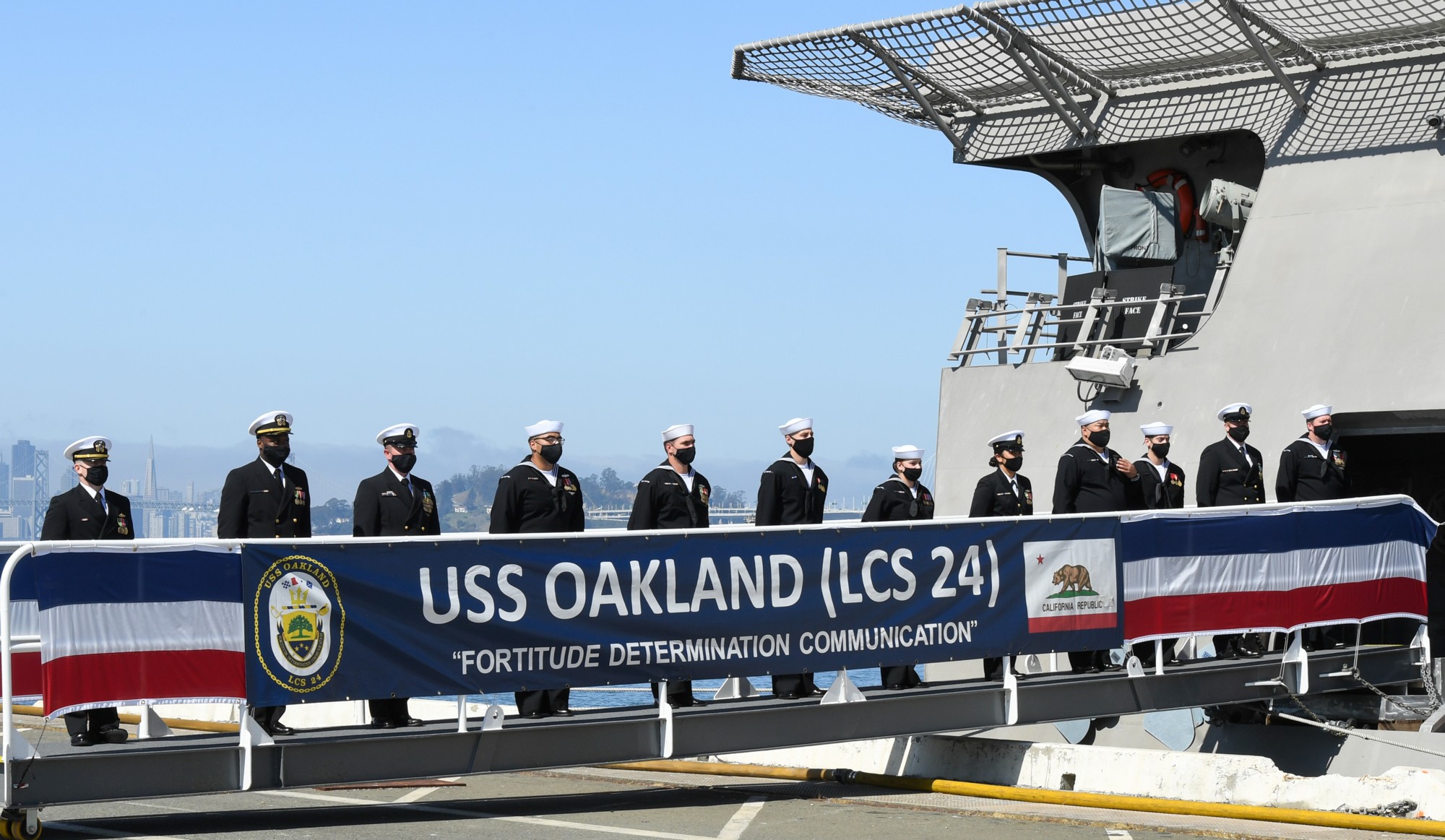 lcs-24 uss oakland independence class littoral combat ship us navy 10 commissioning ceremony