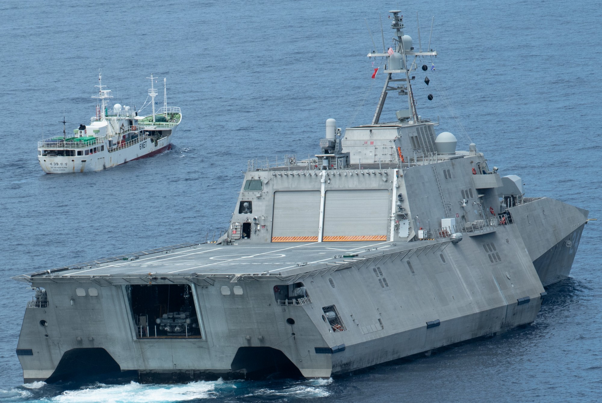 lcs-24 uss oakland independence class littoral combat ship us navy pacific ocean 14