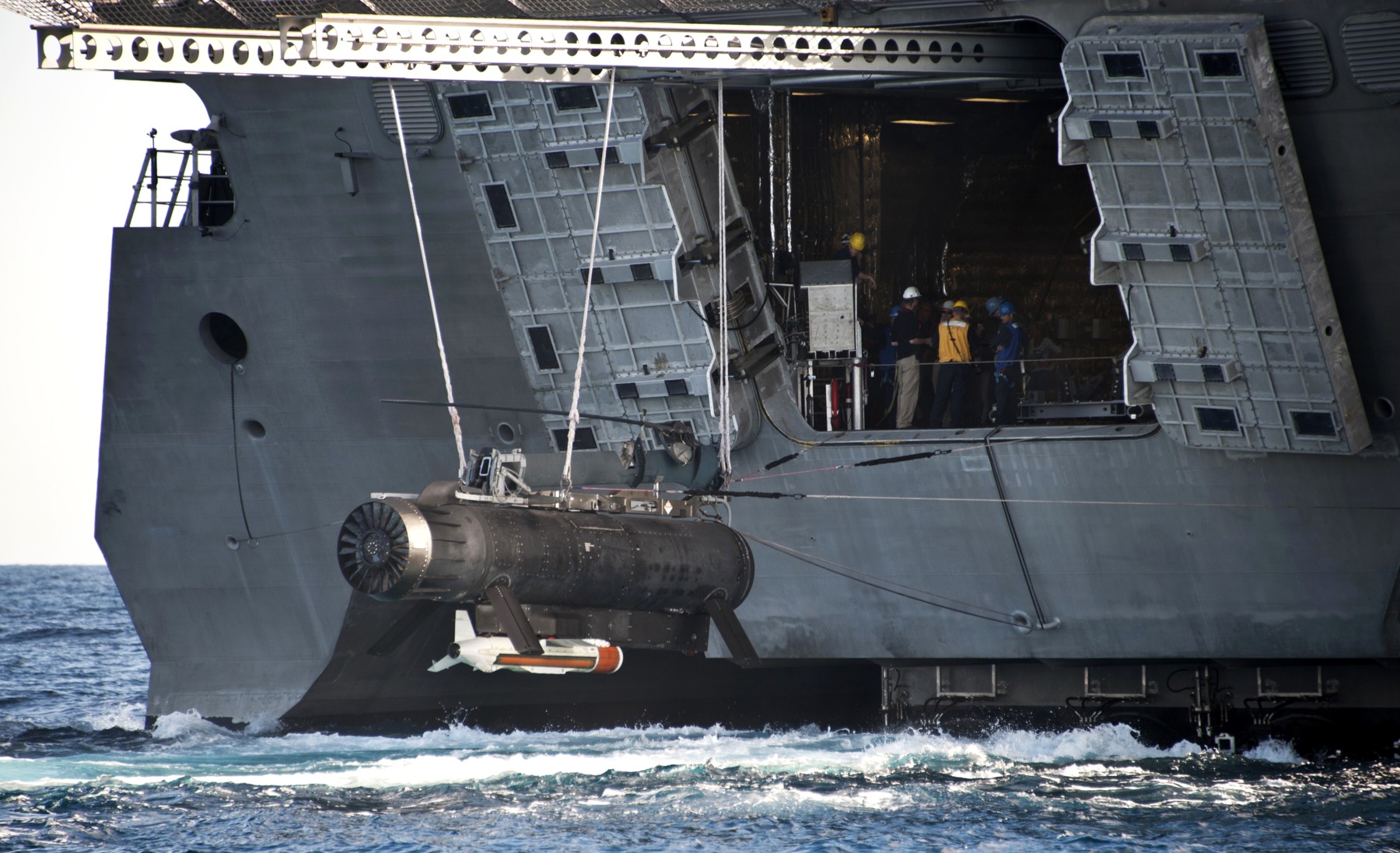 independence class littoral combat ship us navy austal 27c remote minehunting system an/aqs-20 sonar