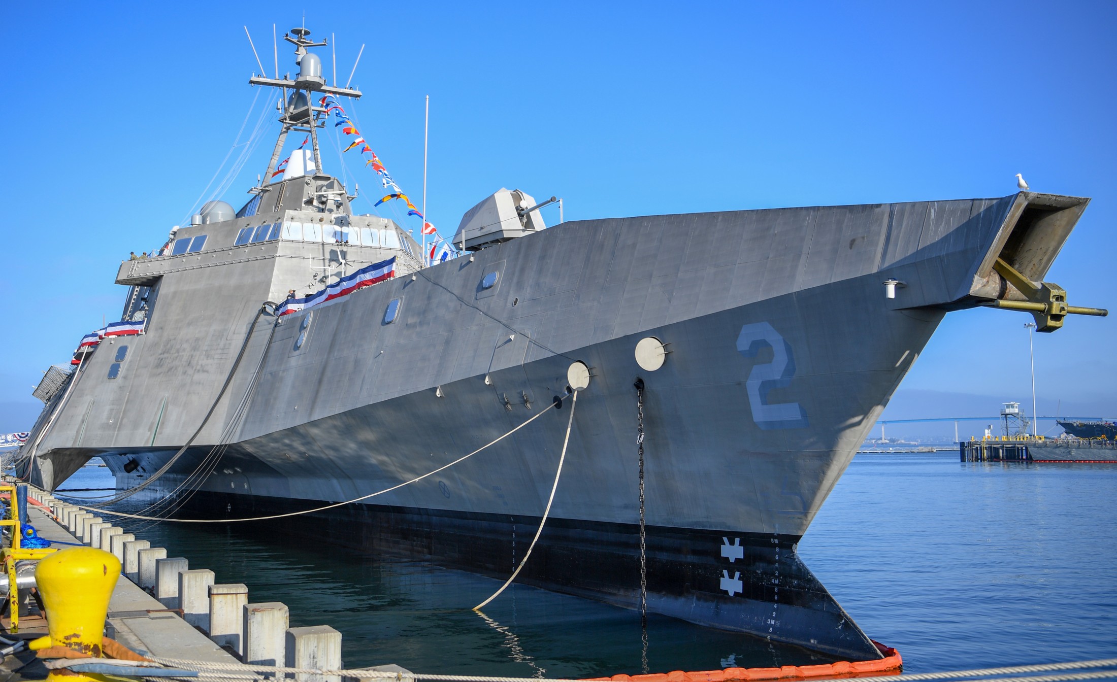 lcs-2 uss independence littoral combat ship us navy 99 decommissioning san diego