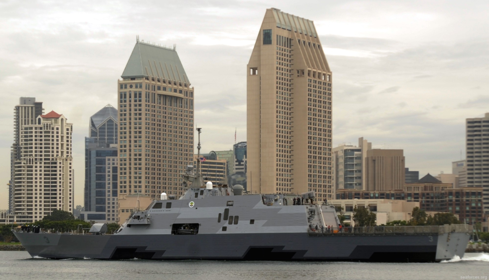 lcs-3 uss fort worth littoral combat ship freedom class us navy 47
