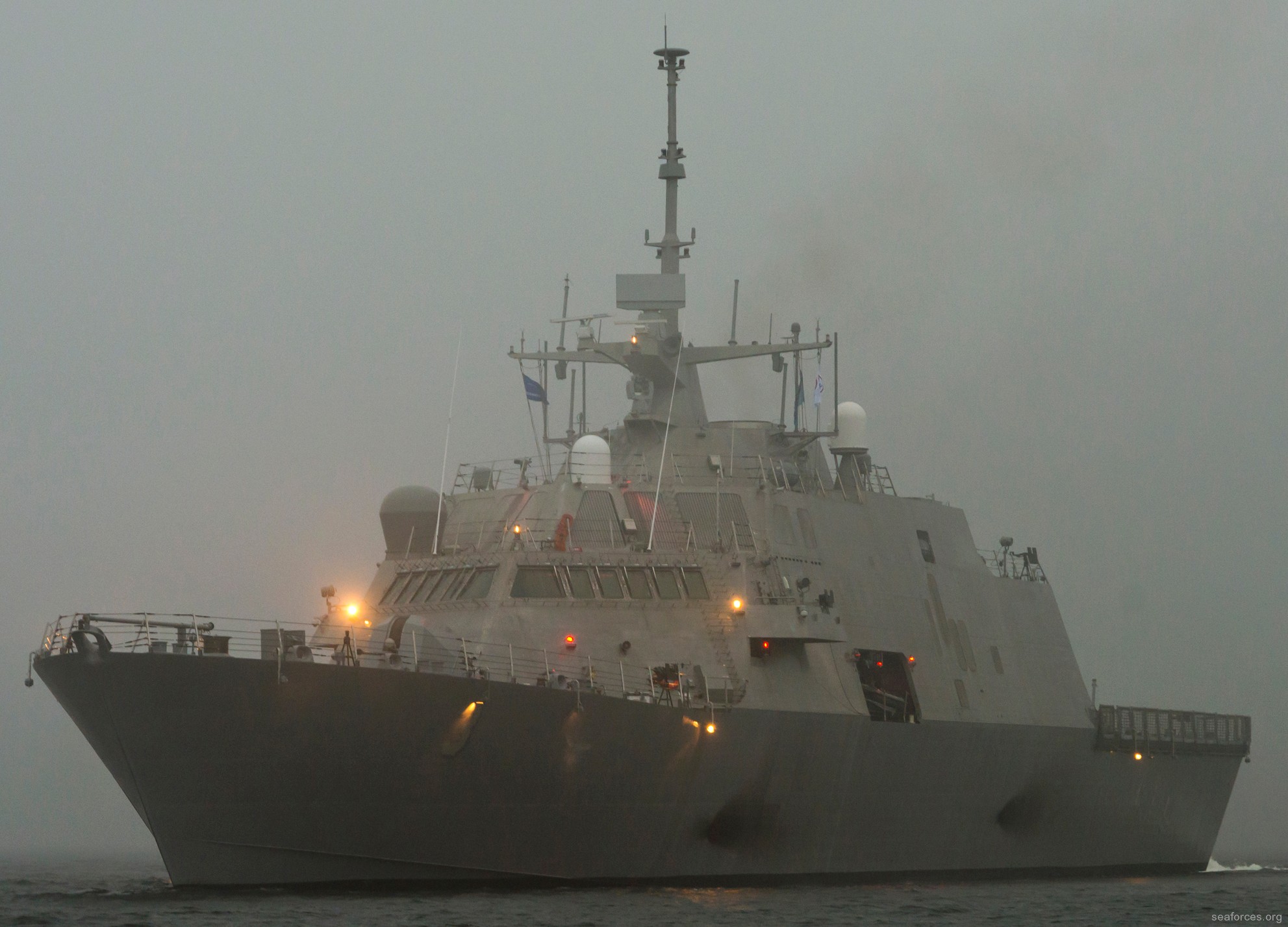lcs-3 uss fort worth littoral combat ship freedom class us navy 61
